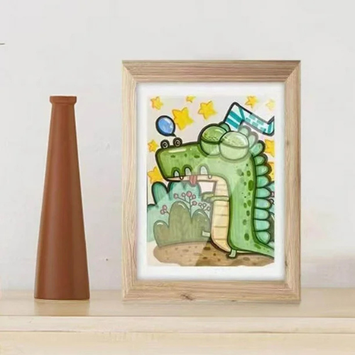 cadre dessin enfant couleur bois sur une étagÚre