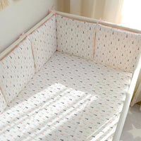 Tour de lit bébé dans un berceau