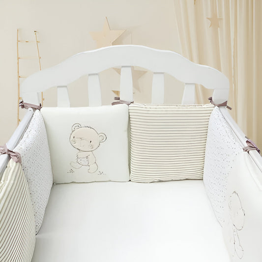 tour de lit pare chocs dans un lit a barreaux