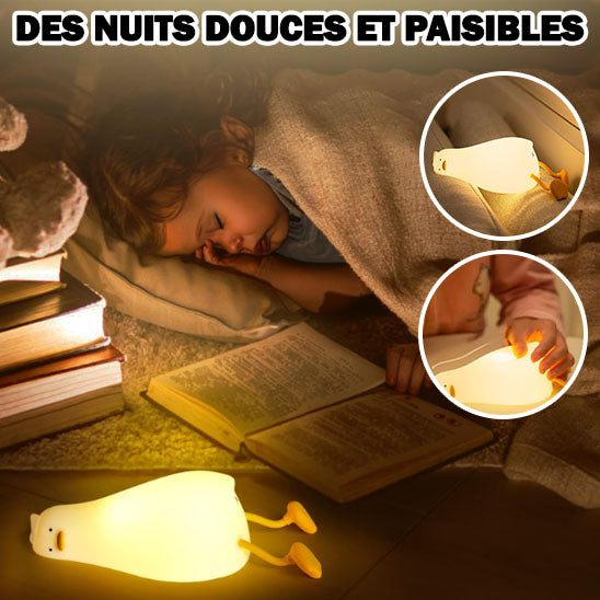 enfant qui dort avec la veilleuse bebe