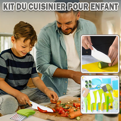 père et fils qui cuisine avec le kit cuisine enfant