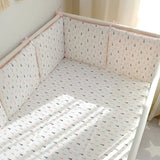 Tour de lit bébé dans un berceau