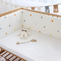tours de lit bébé colorés