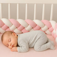 bébé qui dort avec sa tresse de lit bebe tresse